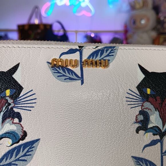 Miu Miu White & Blue Leather Limited Edition Black Cats Large Zip Wallet - Picture 3 of 11